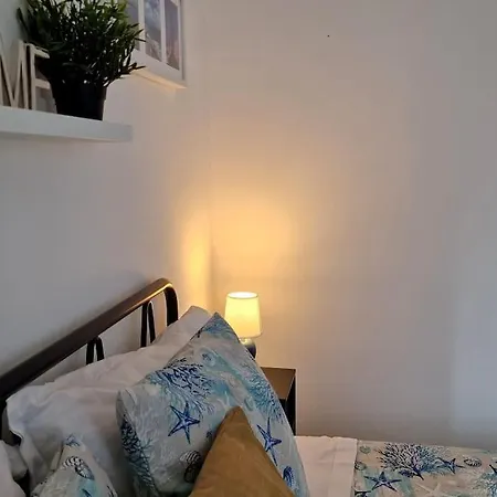 Puffy House Apartment *